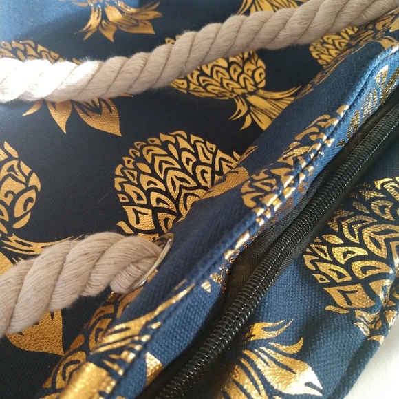 Pineapple Tote (Medium, Navy/Gold) - Picture 2 of 3